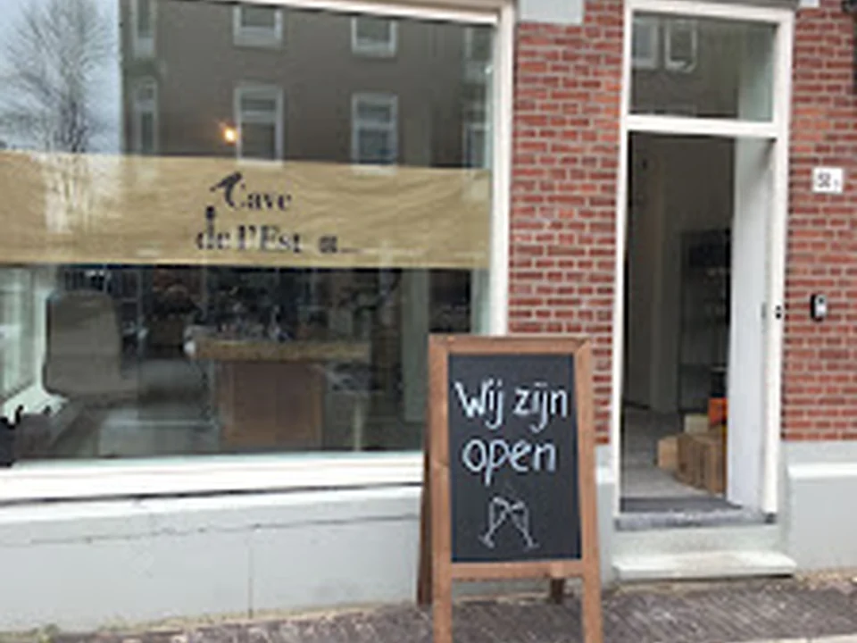 Cave de l'Est, Amsterdam