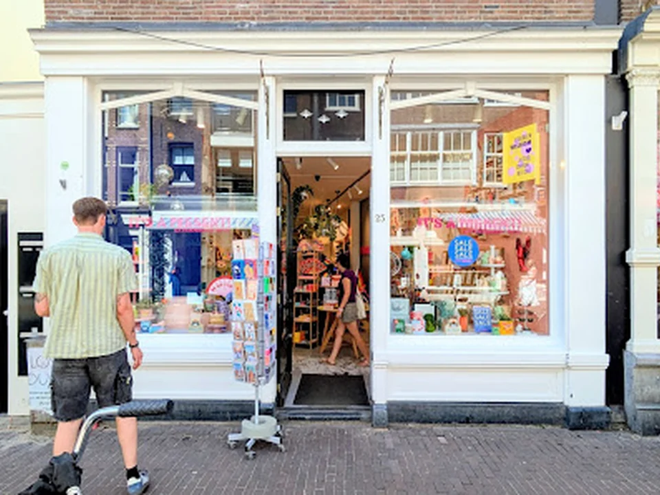 It's A Present!, Amsterdam