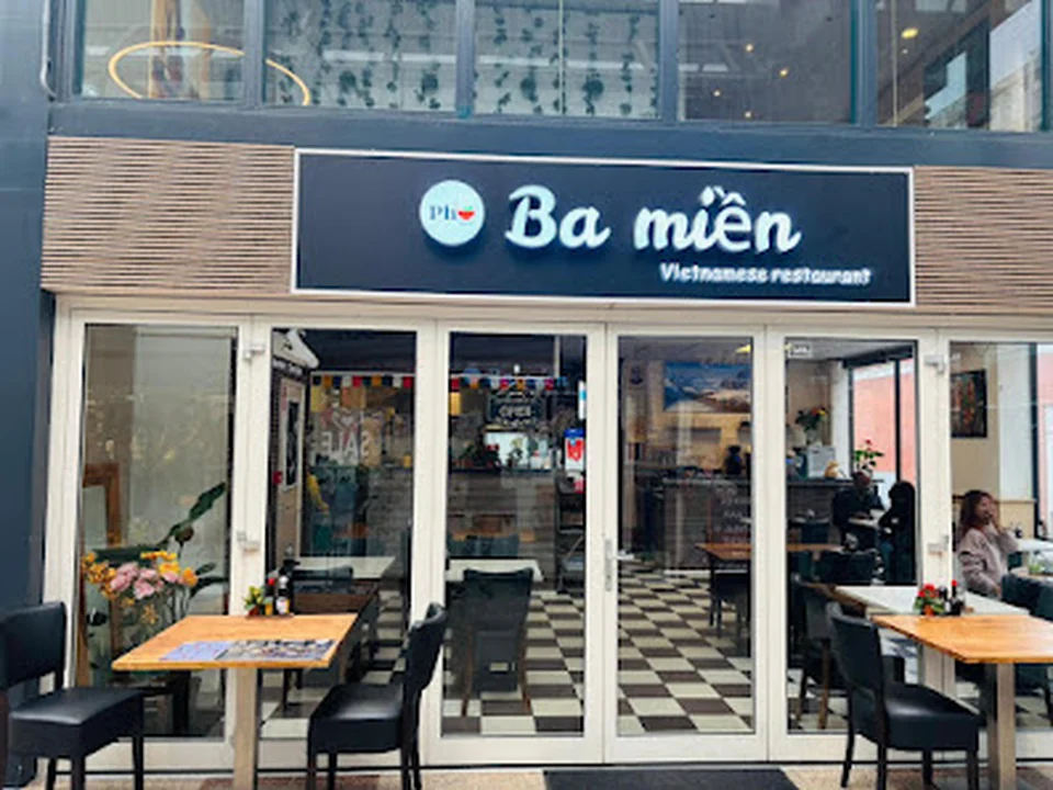 Ba Miền, Amsterdam