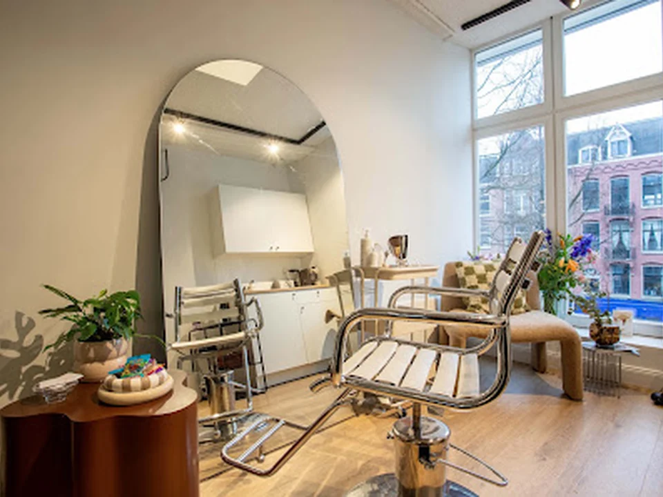 Curl Association by iana, Amsterdam