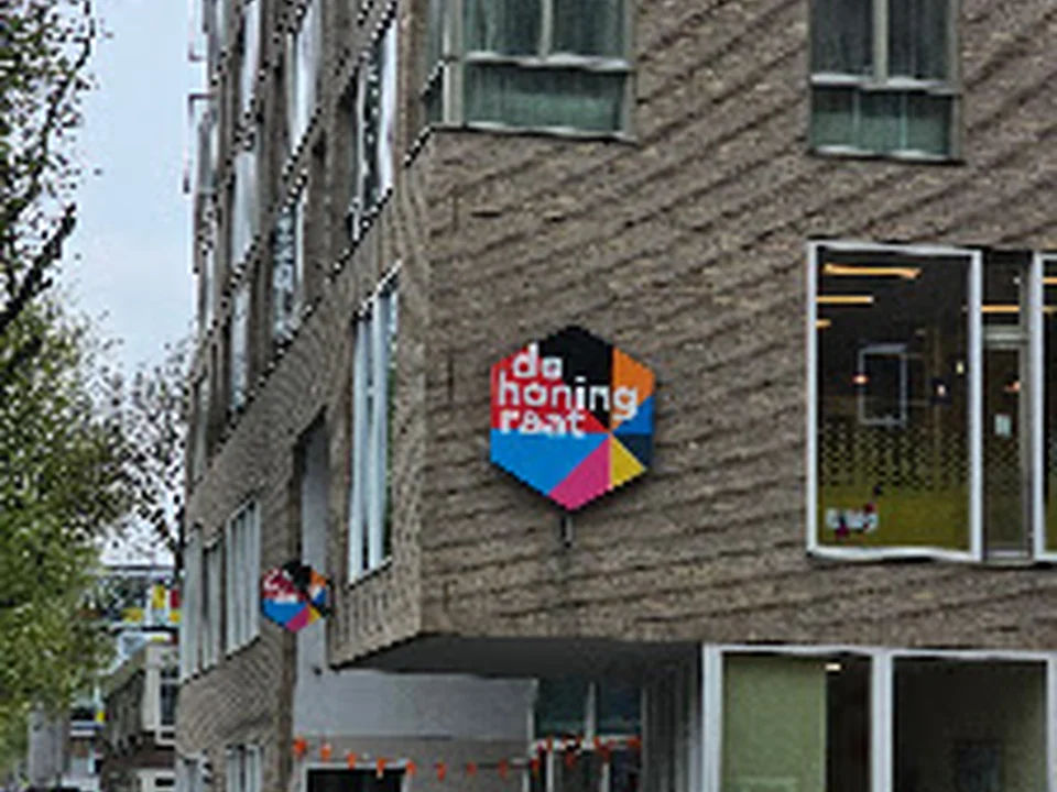 Buurthuis De Honingraat | EIGENWIJKS Slotermeer, Amsterdam