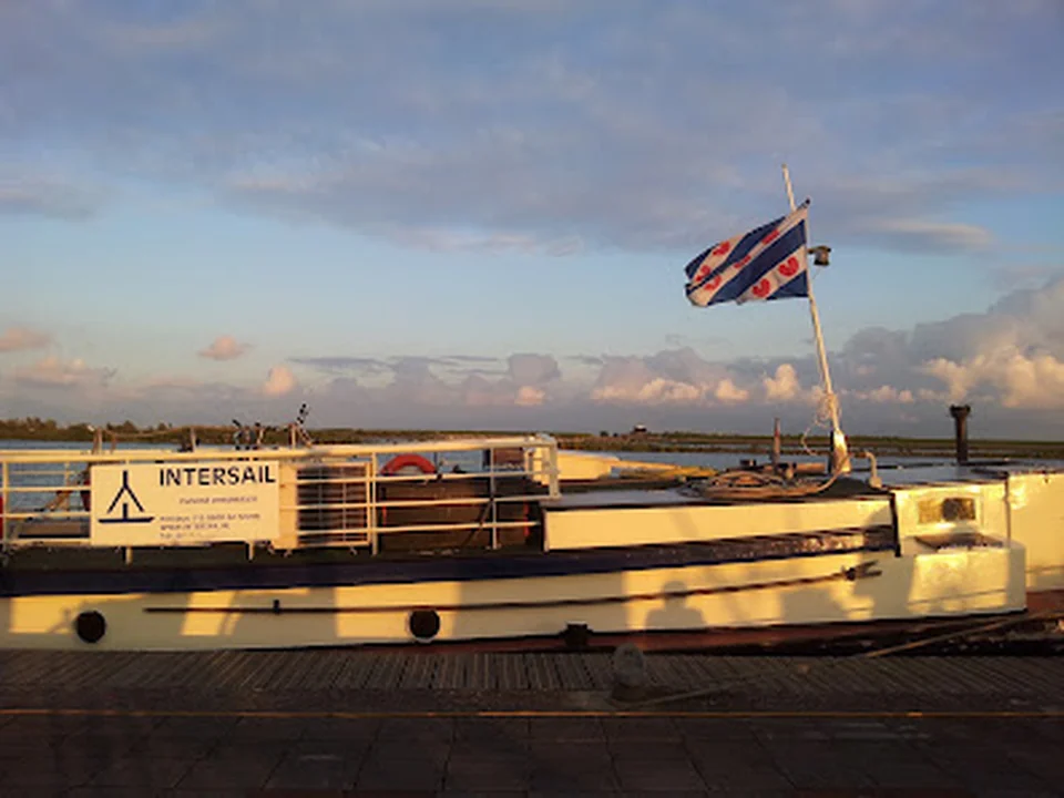 Intersail Floating Hostel boat Avontuur - Amsterdam