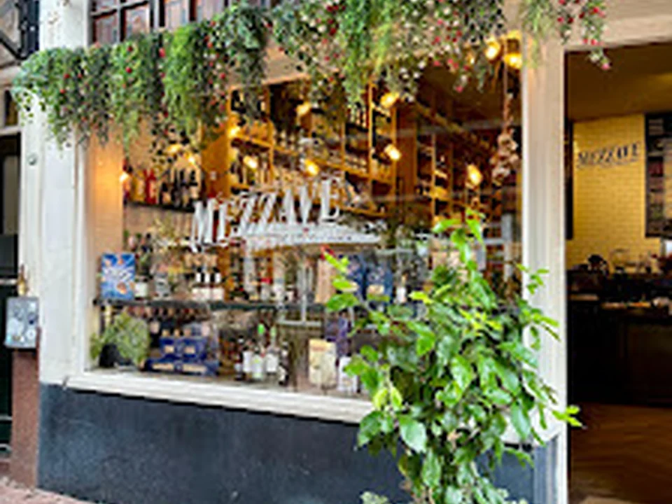 Mezzave, Amsterdam