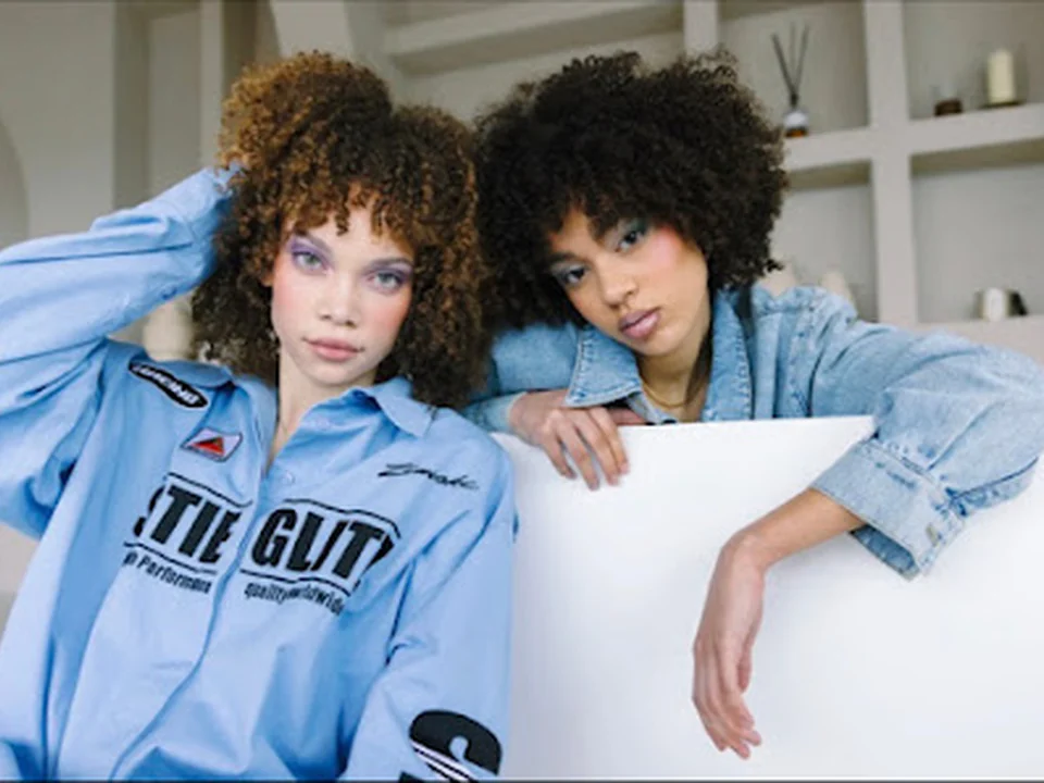 Curlybomb Hairstylist - KRULLENKAPPER AMSTERDAM