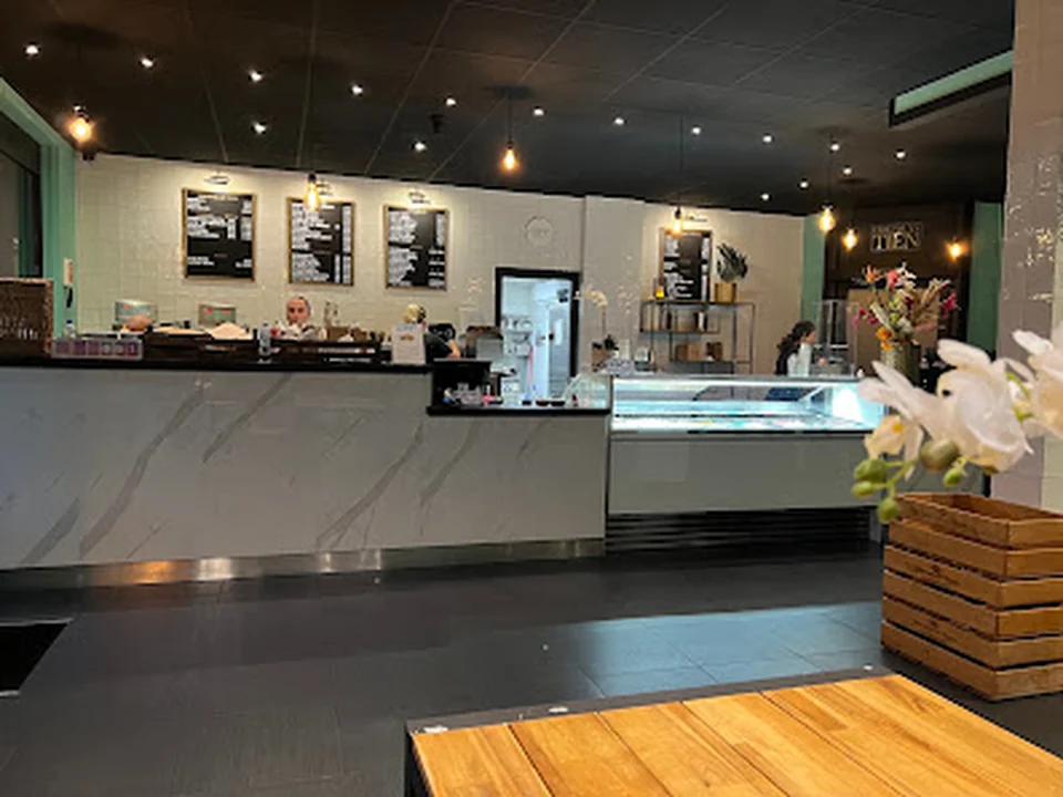 Friethuys Tien, Amsterdam