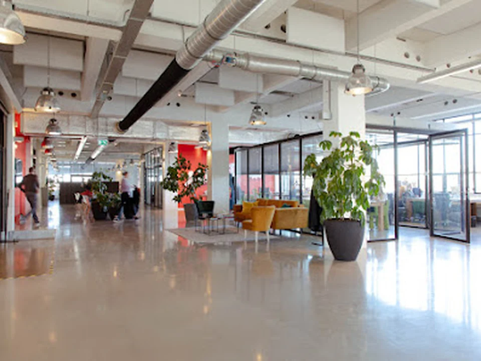 Alfred International, Amsterdam