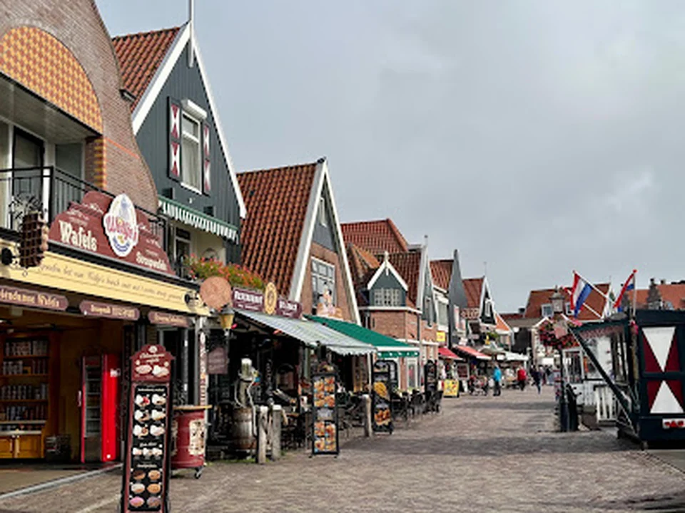 De Dijk van Volendam, Amsterdam