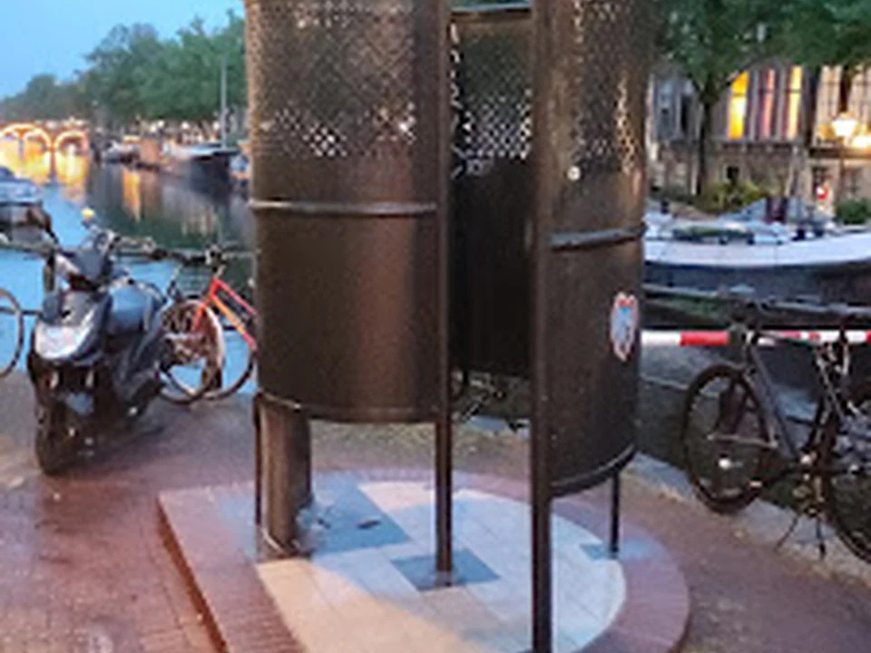 Openbaar urinoir (krul), Amsterdam