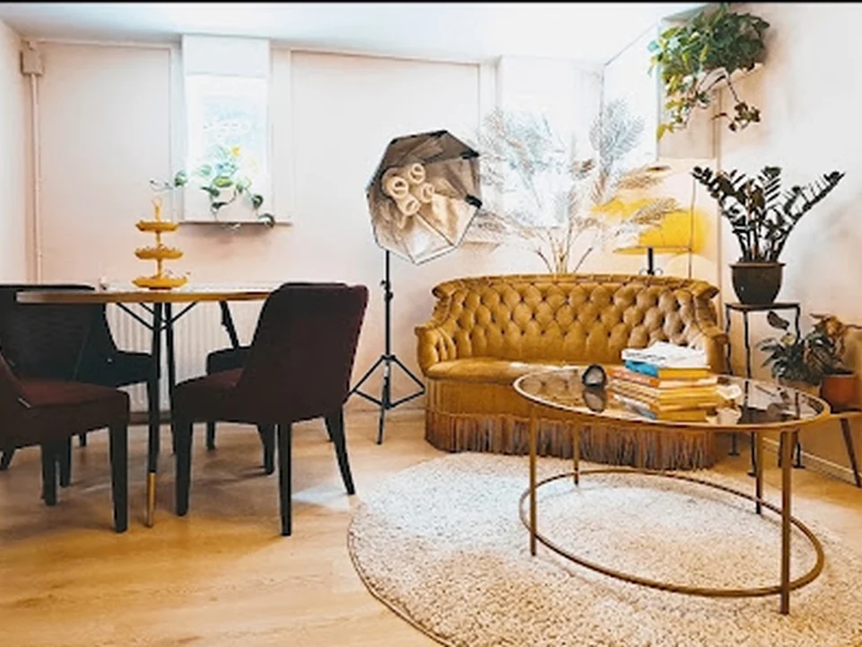 Manon Willemina, Amsterdam