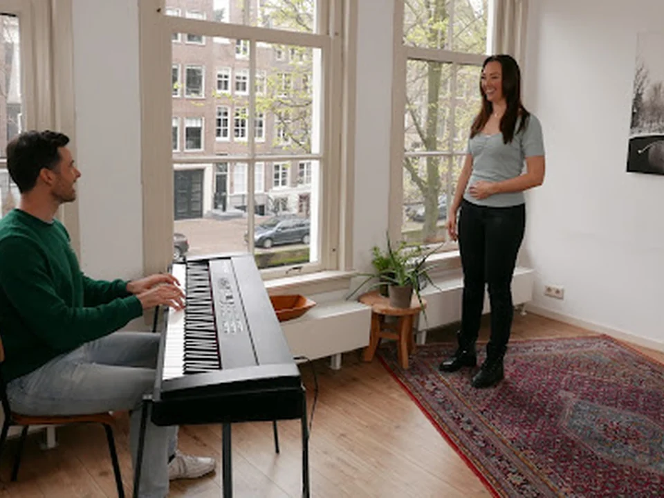 The Successful Singer, Amsterdam