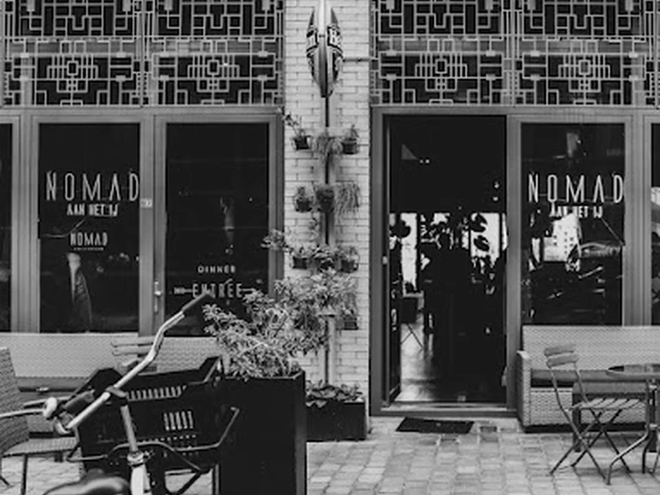 Nomad aan het IJ, Amsterdam