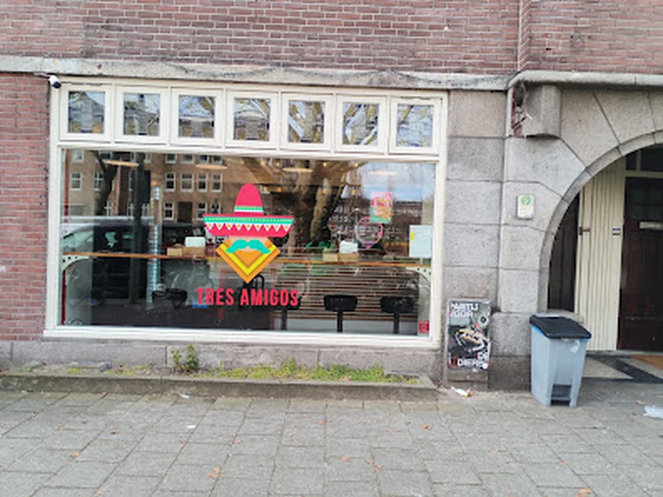Tres amigos, Amsterdam