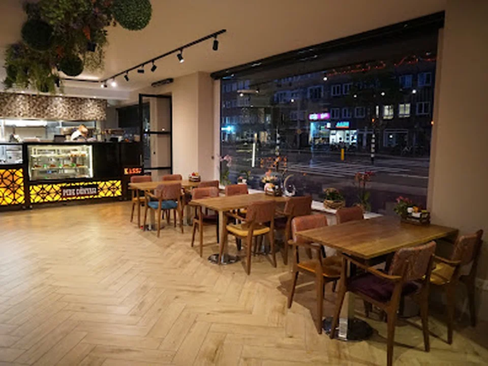 Pide Dünyasi, Amsterdam